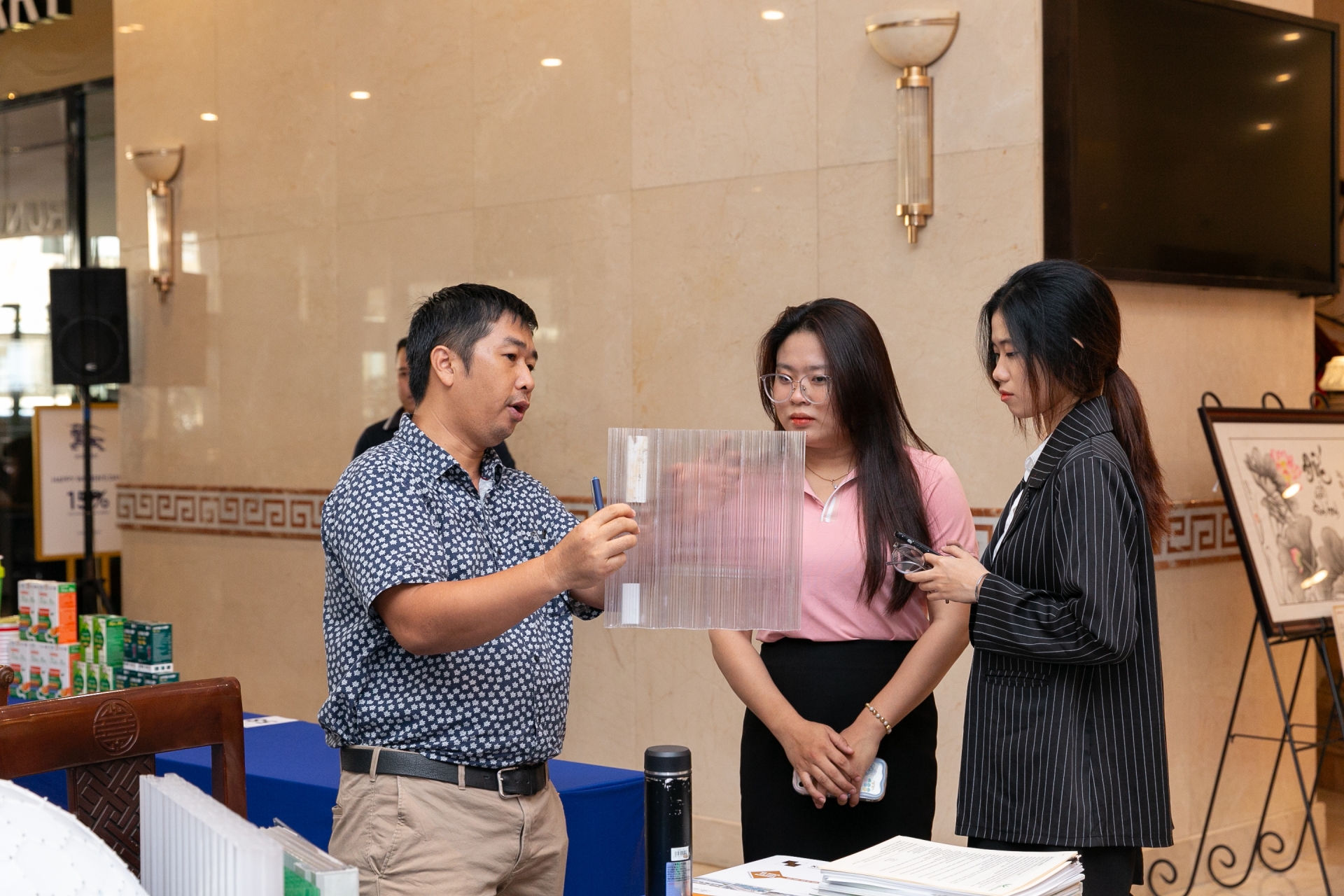 công ty green roofing kiến trúc xanh polycarbonate sheet tấm nhựa trong suốt lợp mái polycarbonate led